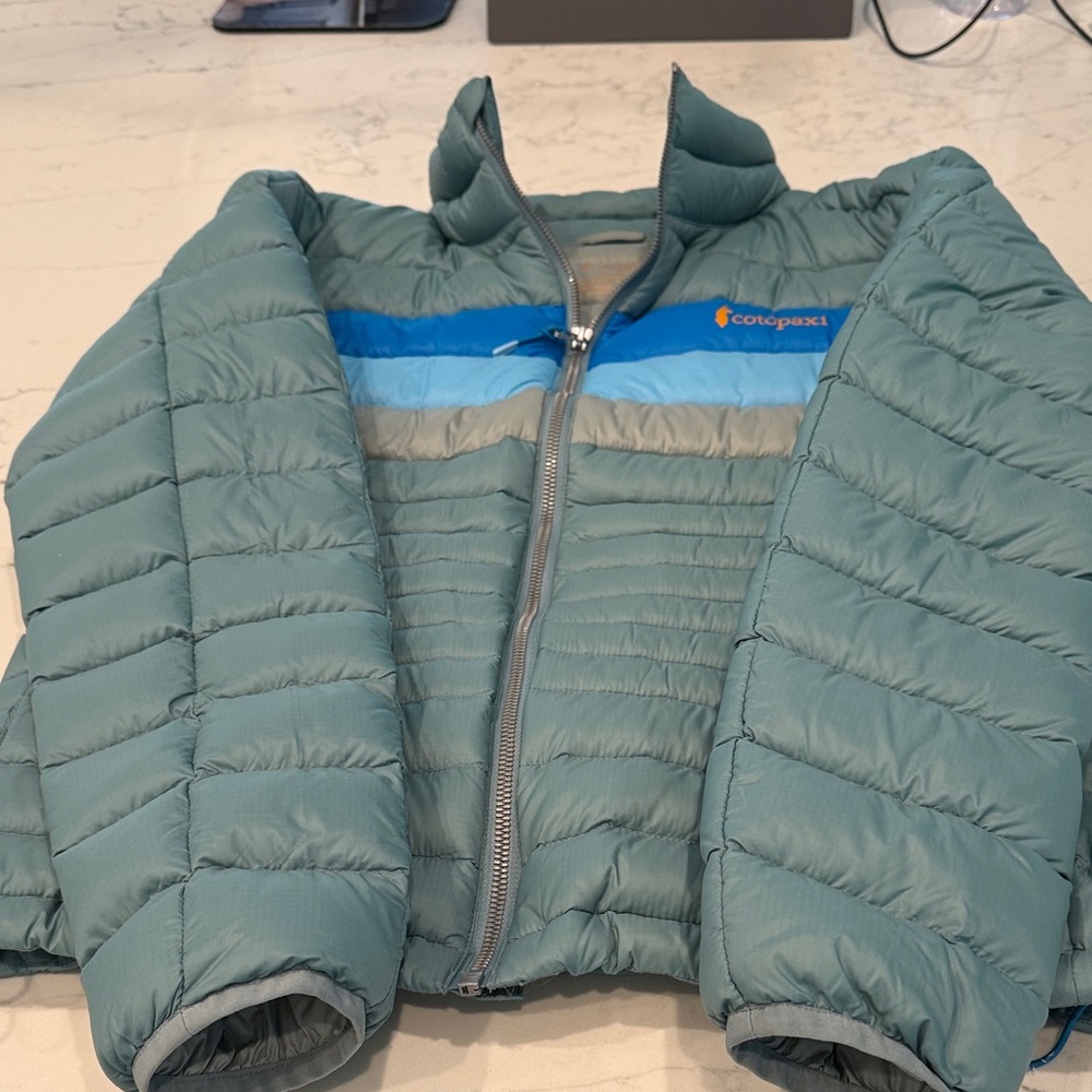 Cotopaxi Women’s Puffer Jacket - Teal and Blue